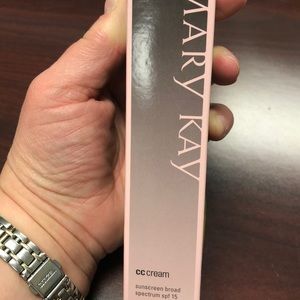 Cc cream light to medium